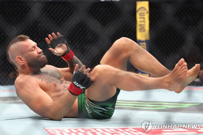 5년 만의 UFC 복귀전을 69초 만에 끝낸 코너 맥그리거 / 사진=연합뉴스