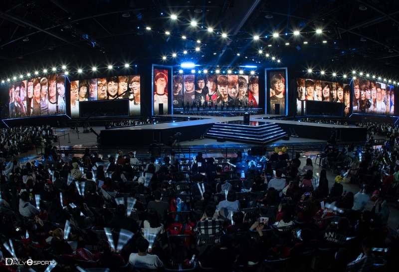 2022 LCK 스프링 결승 무대에 오른 LCK 초창긴 선수들.