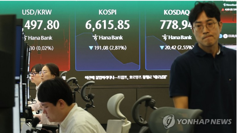 올 상반기 외국인 투자자들의 주식자금 순유출 규모가 지난해 순유출의 15배가 넘는 것으로 나타났다. 사진=연합뉴스