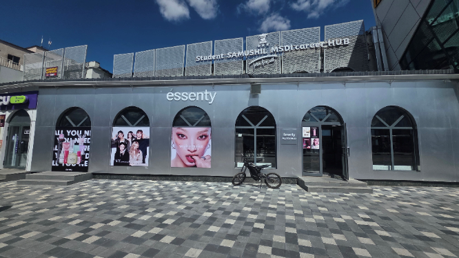 몽골 울란바토르 시내에 위치한 뷰티 편집숍 '에센티(éssenty)' 매장 전경. 동구바이오제약이 운영하는 이 매장에 비포앤애프터(b&A) 제품이 최근 입점했다.