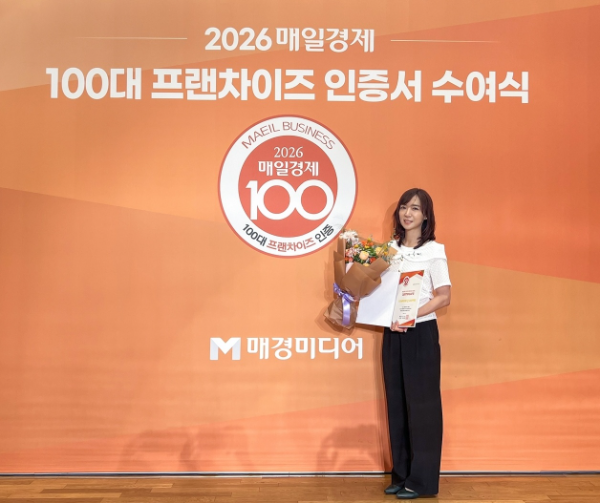 사진=컴포즈커피, ‘2026 100대 프랜차이즈’ 수상 이미지