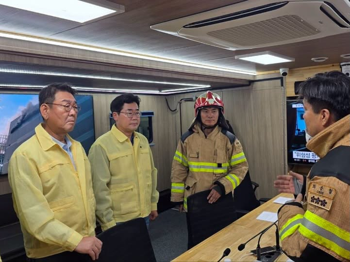 박찬대 인천시장의 쿠팡 물류센터 화재 현장 방문 모습. /페북 캡처