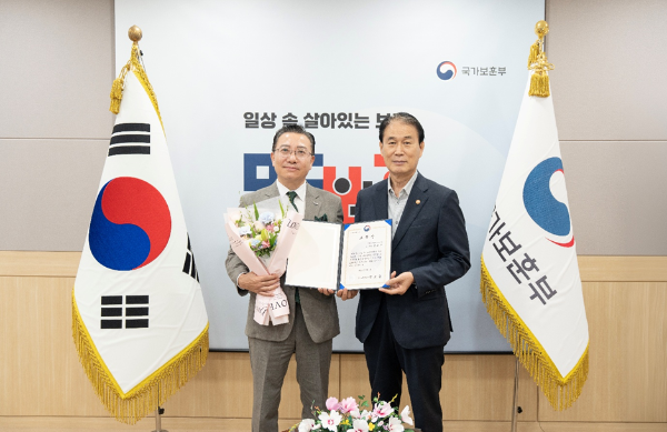 웅진프리드라이프, 국가보훈부 장관 표창 수상…6년간 현충원 봉사 등 공로 = 웅진프리드라이프 제공