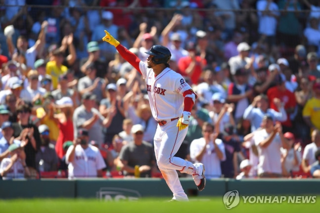 시즌 22호 홈런으로 팀에 13연승을 안긴 콘트레라스 / 사진=연합뉴스