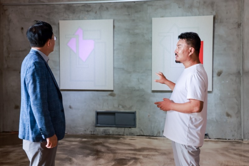사진=(좌)윤병태 나주시장 / (우)금보성 작가