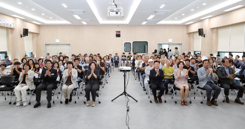 기념촬영 모습. /안성시