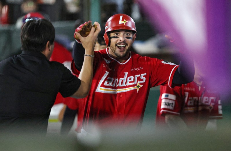 KBO 무대 첫 홈런을 친 SSG 마드리스. / 사진=연합뉴스