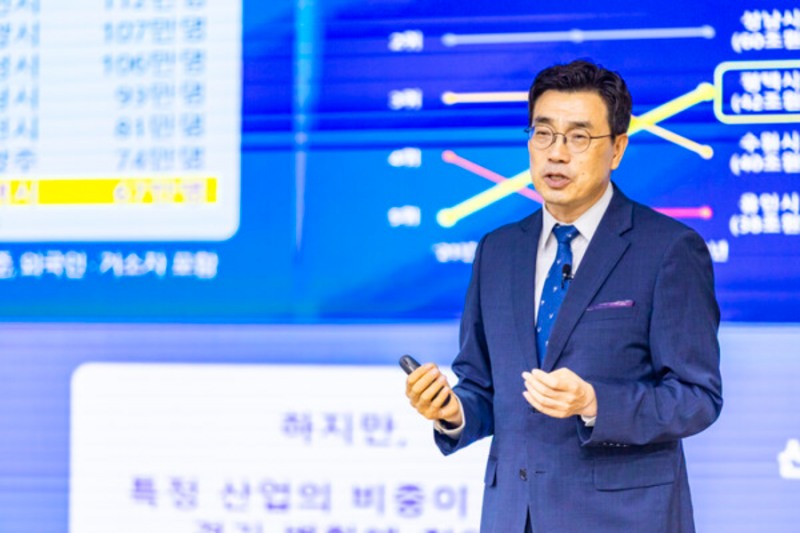 최원용 평택시장이 지난 21일 취임 기자회견에서 " 평택을 대한민국 최고의 미래첨단 경제도시로 우뚝 세우겠다"는 의지를 밝혔다. /평택시