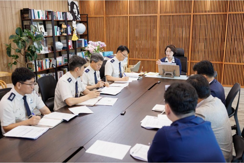 물류창고 화재안전 강화 전략 회의 모습. /경기도
