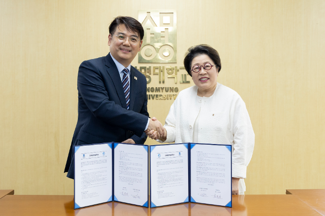협약식 사진. (왼쪽부터) 장익선 한국방송기술인협회장, 김종희 상명대 총장. (사진제공=상명대)