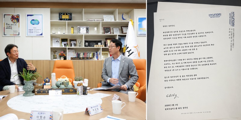 정명근 화성시장이 김창환 현대차 부사장과 대화를하고 있다(좌측).우측은 정의선 회장의 축하 서신. /페북 캡처