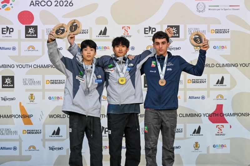 남자 U-19 볼더링 금메달을 따낸 박범진(가운데)과 은메달을 차지한 정찬진(맨왼쪽). / 사진=연합뉴스