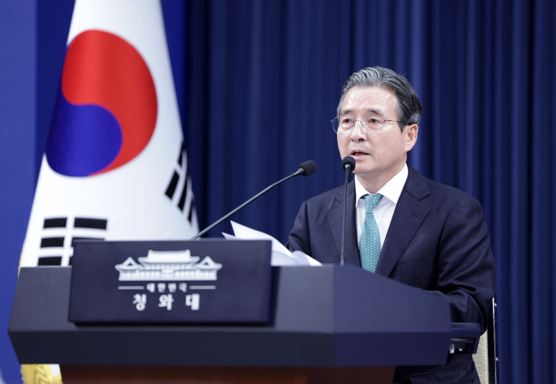 김용범 정책실장이 22일 청와대 춘추관에서 이재명 대통령의 7월 미국 및 남미 순방 관련 사전 브리핑을 하고 있다./뉴시스