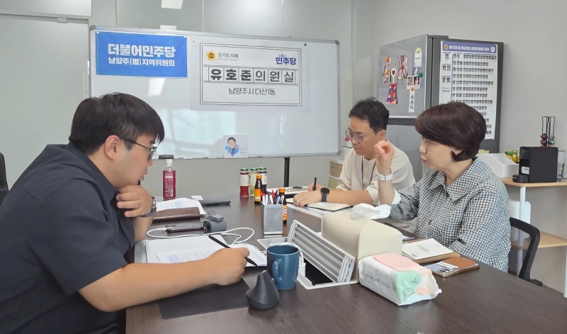 유호준 경기도의원(왼쪽)