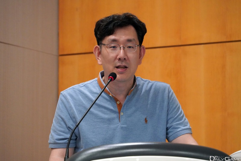 이정엽 교수는 '게임 소프트웨어 국가 납본 의무화' 제도를 도입해 국가 차원의 수집 실효성을 확보해야 한다고 제언했다.