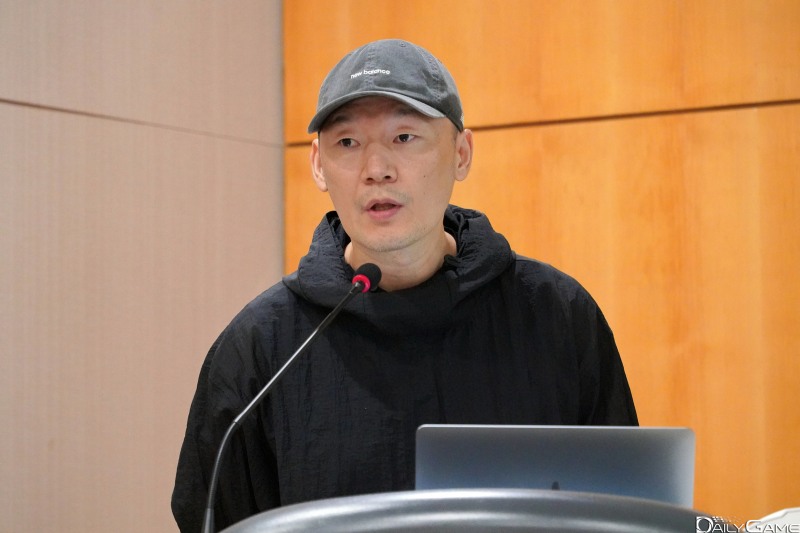 박두산 관장이 단순 데이터 백업을 넘어 '동일 시점의 구동 가능한 서비스 환경 전체'를 보존하는 것이 핵심이라고 짚었다.