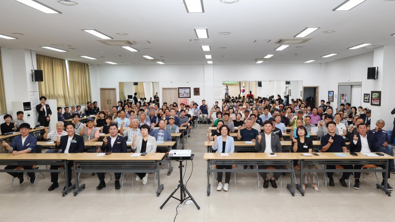 기념촬영 모습. /안성시