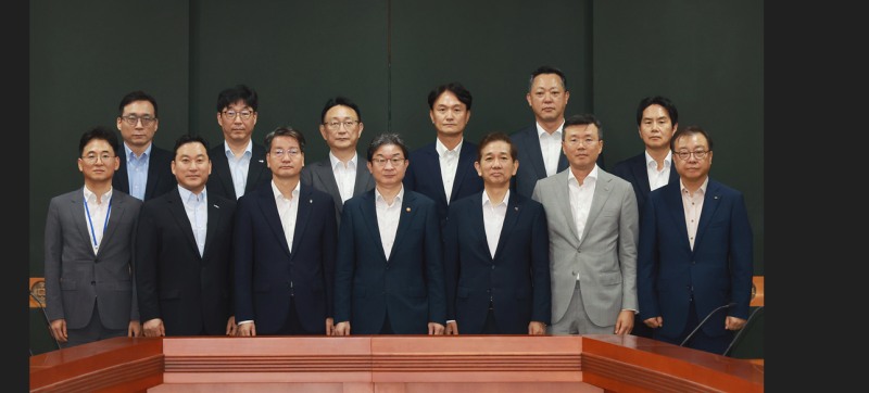 금융위원회와 금융투자업계 관계자들이 개별종목 레버리지 관련 간담회를 연 28일 코스피지수는 장중 5천대, 코스닥은 6백대를 터치했다.