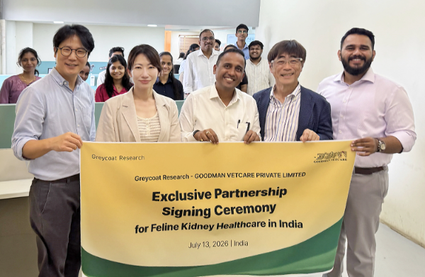 왼쪽부터 그레이코트 리서치 김지호 B2B 세일즈 총괄 매니저, 윤정은 대표, Goodman Vetcare의 Vishal Machhindranath Patil CEO, 코바야시 모토오 수의사, Vipul Machhindranath Patil Director. (사진제공=그레이코트 리서치)