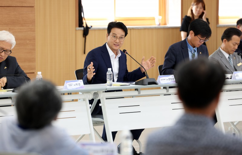 안민석 경기도교육감이 29일 '(가칭) 경기교육위원회' 첫 소통 협의회에서 발언을 하고있다. /경기도교육청