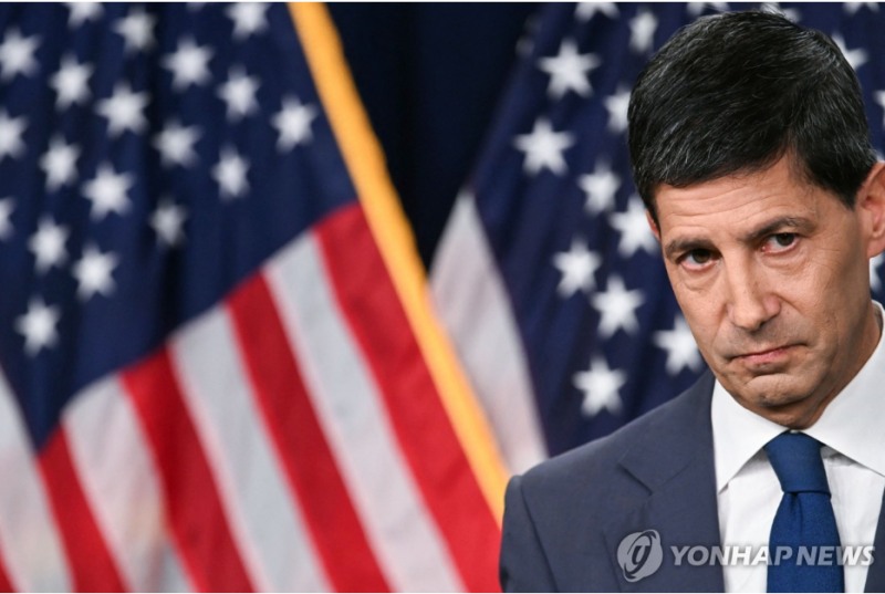 케빈 워시 美연준의장은 29일(현지시간) FOMC 후 기자회견에서 "완화된 인플레이션 목표는 없다"며 매파적 발언을 했다. 사진=AP, 연합뉴스