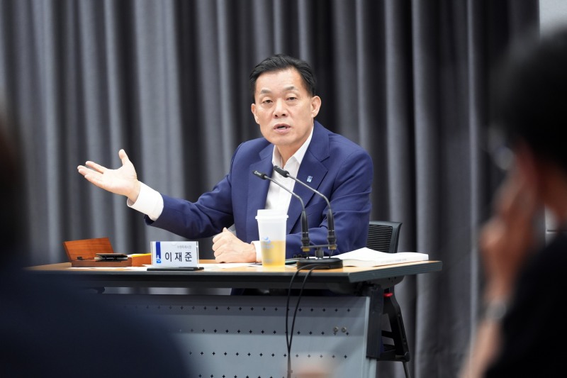 이재준 수원시장이 ‘민선 9기 수원대전환 추진단 중간보고회’에서 발언하고 있다./수원시