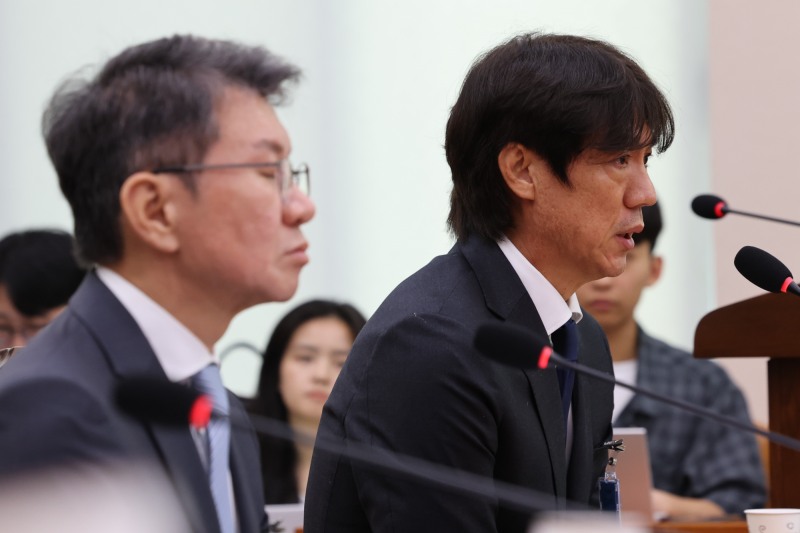 답변하는 홍명보 전 축구대표팀 감독. / 사진=연합뉴스