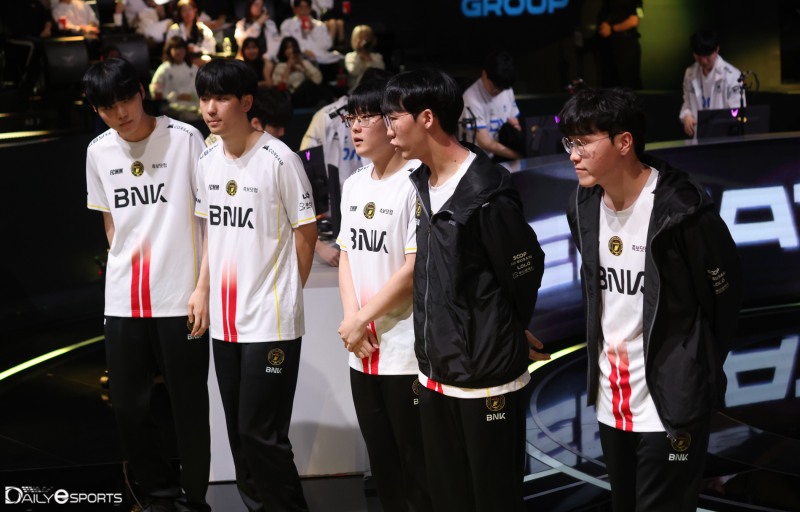 BNK 피어엑스.
