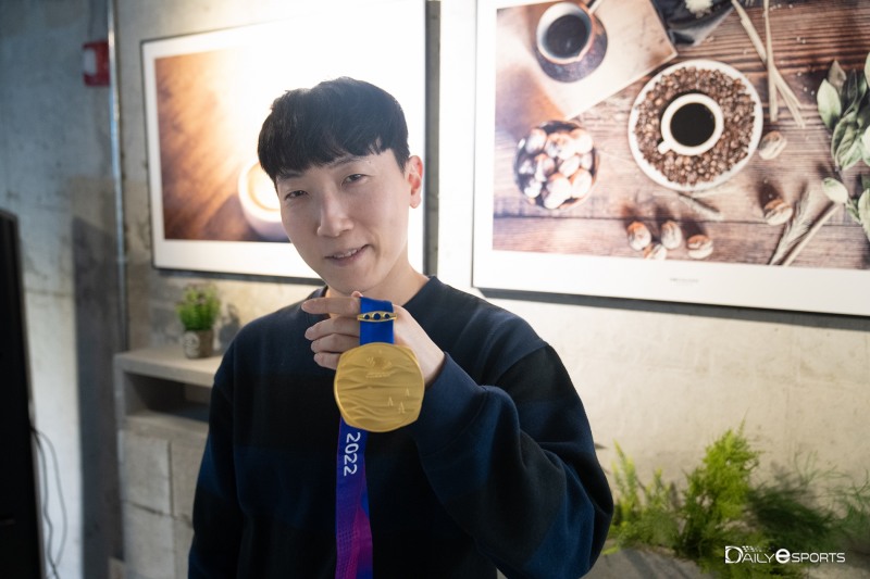 항저우 아시안게임서 금메달을 획득한 스트리트 파이터5 김관우.