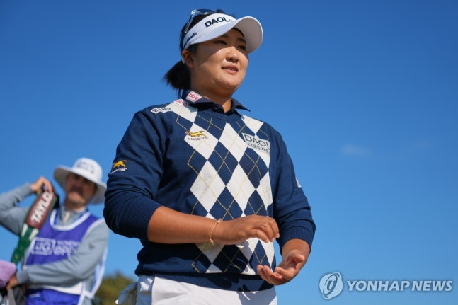 단독 선두로 나선 유해란 / 사진=연합뉴스