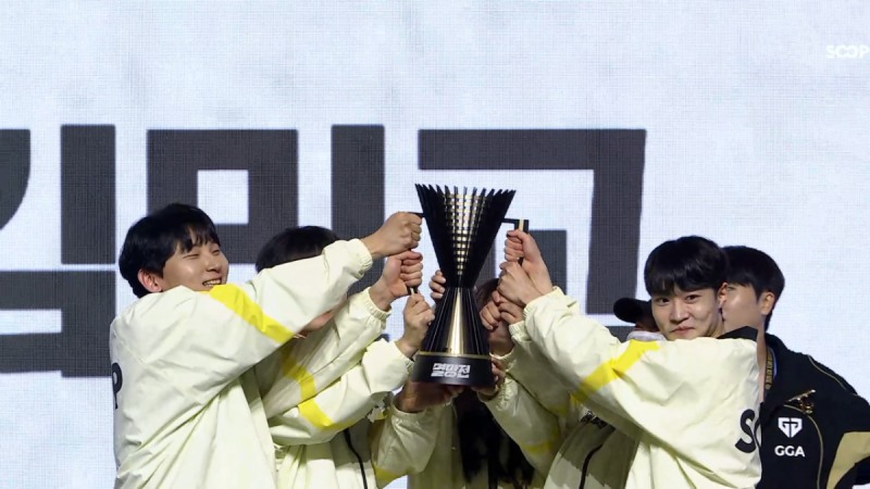 뇽이, 클리드, 김민교, 김레인, 베르05의 팀 교권보호국이 3세트를 승리, 챔피언이 됐다(출처=대회 실황 캡처).
