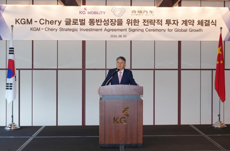 8월 2일 그랜드 하얏트에서 열린 KGM–체리자동차 글로벌 동반성장을 위한 전략적 투자 계약 체결식에서 KGM 곽재선 회장이 인사말을 하고 있다. / 이미지 = KGM