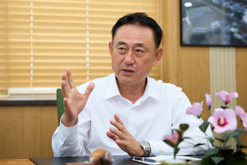 이충우 여주시장이 3일 "민선 8기에서 시작한 사업을 민선 9기에서 가시적인 성과로 연결하는 것이 가장 중요한 과제"라고 강조했다. /여주시