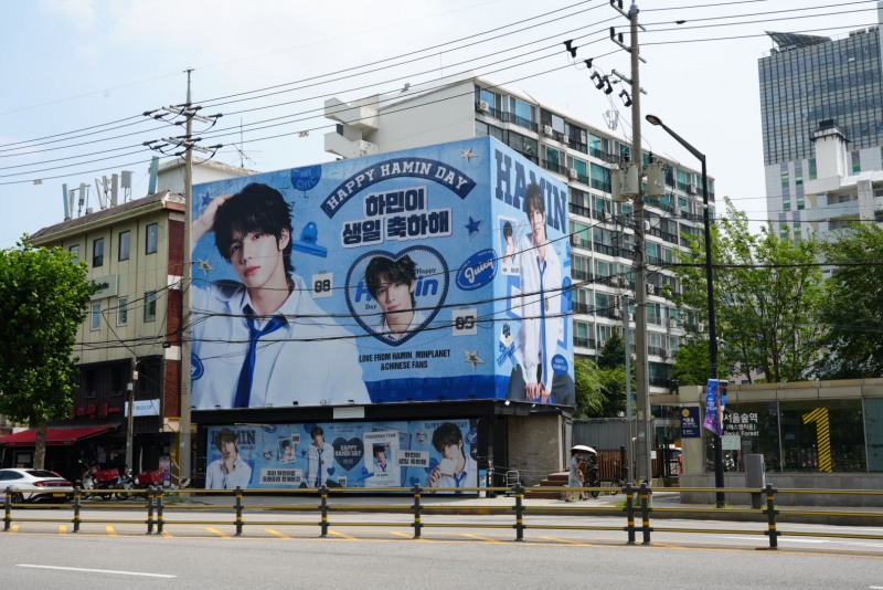 SMTR25 이하민 생일 맞아 서울숲 랜드마크 장식…SM 사옥 앞 초대형 광고