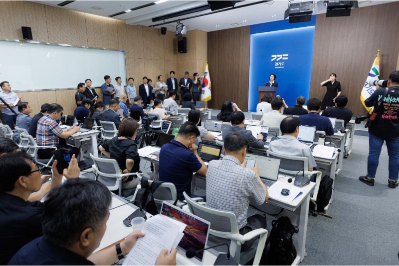 추미애 경기도지사 기자회견 모습. /경기도