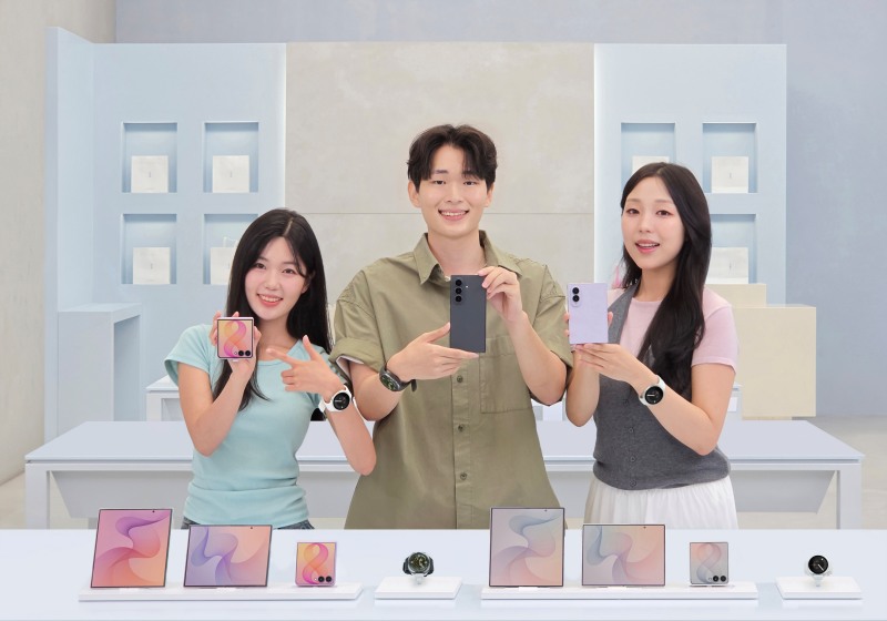 삼성전자가 오는 7일부터 갤럭시 Z 폴드8 울트라·폴드8·플립8과 갤럭시 워치 울트라2·워치9을 국내에 공식 출시한다./삼성전자