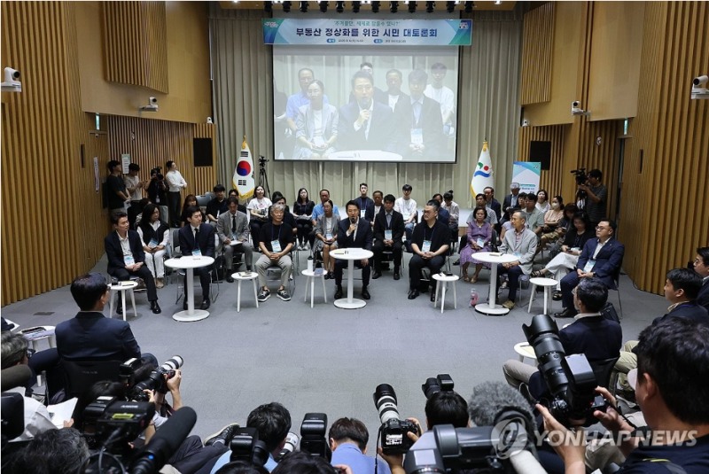 서울시가 6일 개최한 부동산정책 토론회에서 참석자들은 정부의 세제개편안이 전월세시장 불안과 공급 위축을 불러 올 수 있다고 지적했다. 사진=연합뉴스
