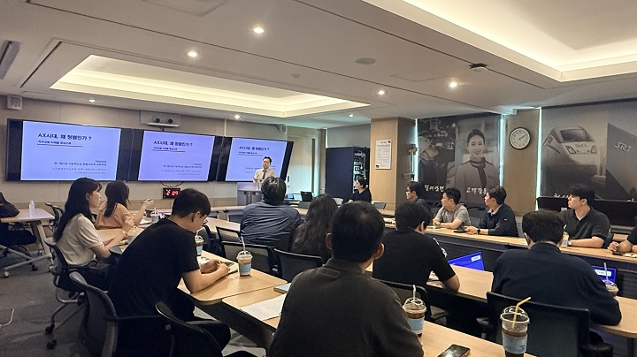 에스알은 5일 서울 강남구 본사사옥에서 철도차량 부품 구매 및 계약 관련 부서를 대상으로 '내부통제 강화 및 청렴계약 실천을 위한 청렴특강'을 열어 기관 내부 청렴도를 끌어올리기 위한 행보에 나섰다./에스알