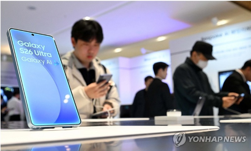 삼성전자의 2분기 스마트폰 매출은 갤럭시S26 판매 호조에 힘입어 9% 증가한 것으로 집계됐다. 사진=연합뉴스