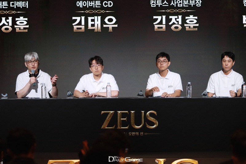 왼쪽부터 에이버튼 정성훈 디렉터, 김태우 CD, 컴투스 김정훈 사업본부장, 박종혁 사업실장.