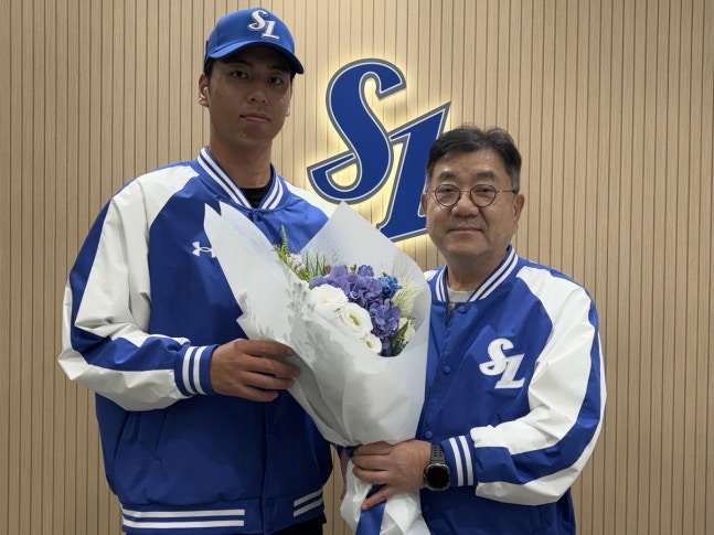 미야모리(왼쪽)와 유정근 삼성 구단 대표 / 사진=삼성 라이온즈 제공