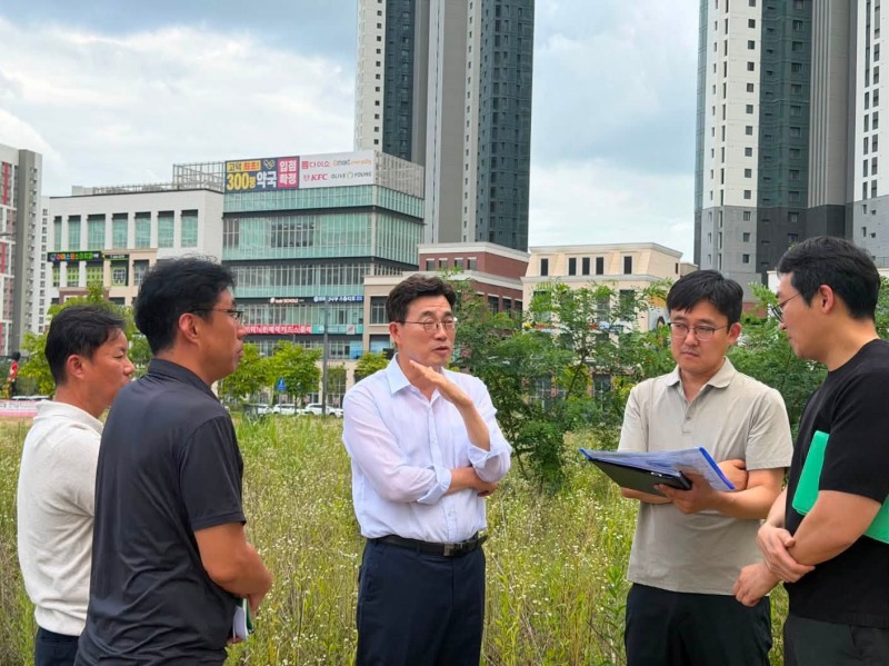 현장 점검을 하고있는 최원용 평택시장. /평택시
