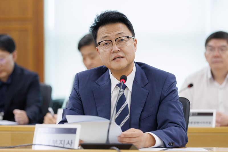 주형철 경기도경제부지사가 10일‘재정위기 극복 전략 전담조직(TF)’ 첫 회의에 참석해 발언을 하고있다. /경기도