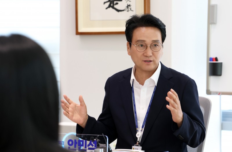 안민석 경기도교육감이 ‘RAS(Reading·Arts·Sports) 경기 문예체 교육’을 설명하고있다. /경기도교육청
