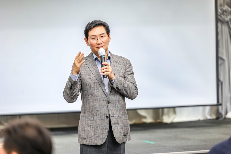 11일 시청 컨벤션홀에서 이상일 용인특례시장이 발언하고 있다. /용인시