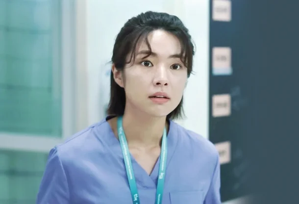 최근 4대째 의사 집안 내력을 자랑했다가 증조부의 친일 행적 논란과 마주한 배우 하영/tvN