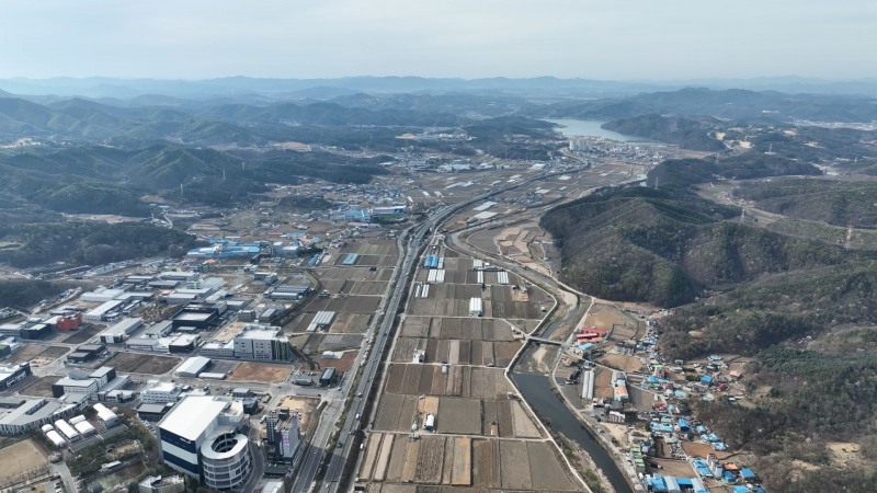 용인 첨단 시스템 반도체 국가산단이 들어설 이동·남사읍 일대 전경. 중앙을 관통하는 도로가 국도 45호선. /용인시
