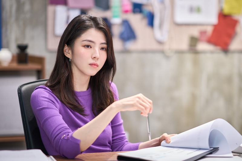 ‘인턴’ 스타일의 아이콘 한소희, 워커홀릭 CEO로 변신