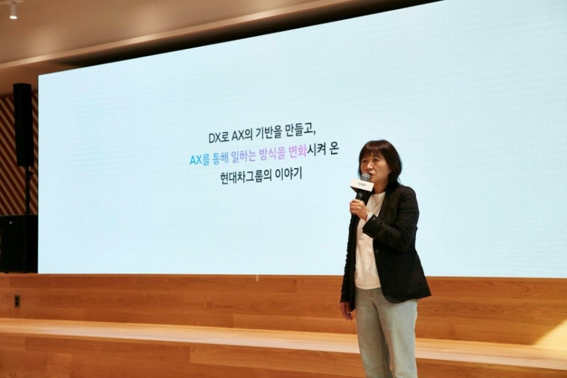 12일 양재 본사에서 열린 ‘현대차그룹 AX 성과 발표회’에서 발표 중인 현대차·기아 ICT담당 진은숙 사장이 발표하고 있다. /현대차그룹 제공