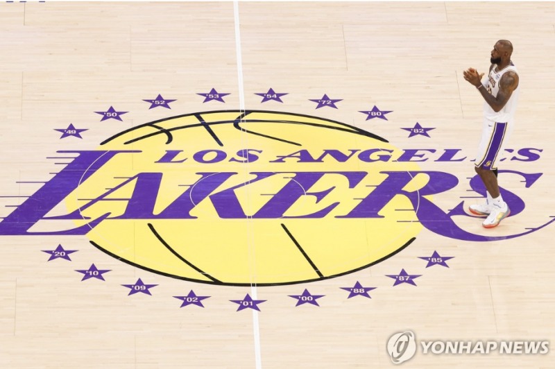 미국 NBA의 명문구단인 LA레이커스가 트럼프대통령 사위일가에 스포츠 사상 최고가에 매각됐다. 사진=EPA, 연합뉴스